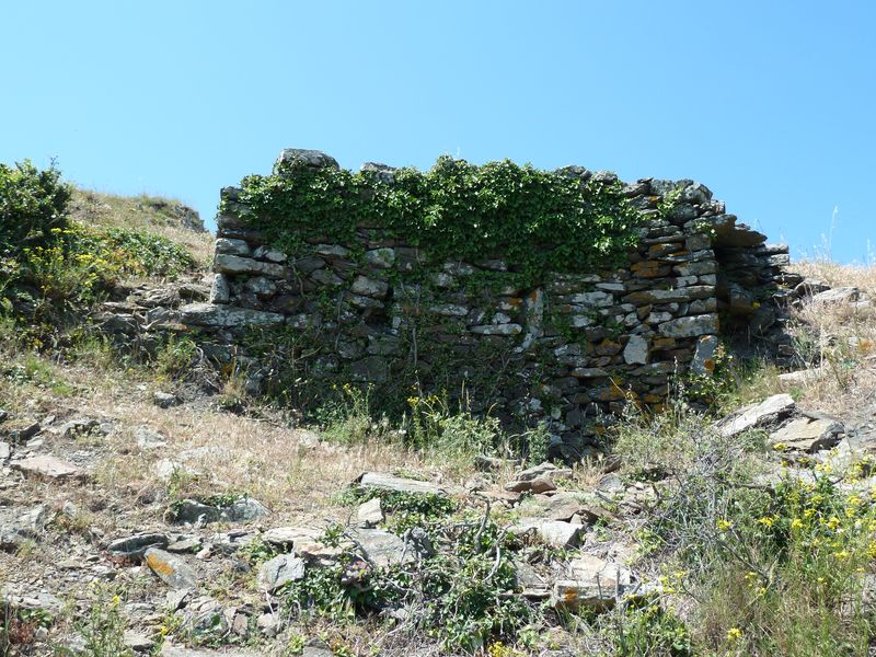 Eléments de flanquement.