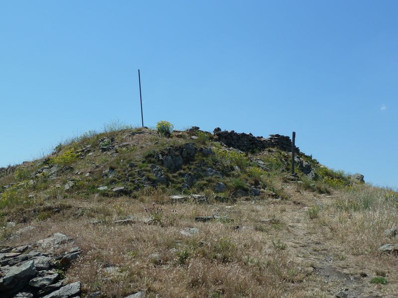 Substrat schisteux servant de socle à la fortification.