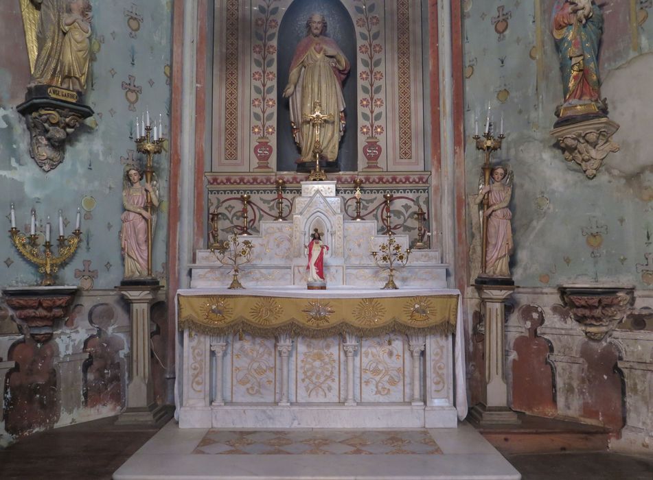 Chapelle nord Sacré-Cœur. Autel.