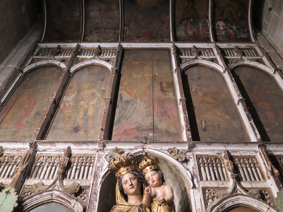 Transept sud. Chapelle de la Vierge. Retable classé Objet mobilier 20/06/1907, 15e siècle, peint et doré au 18e siècle.