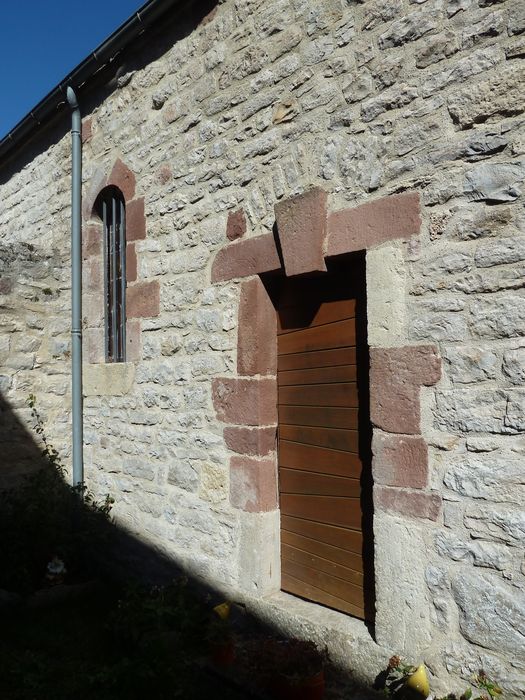 Mur sud de l’église.