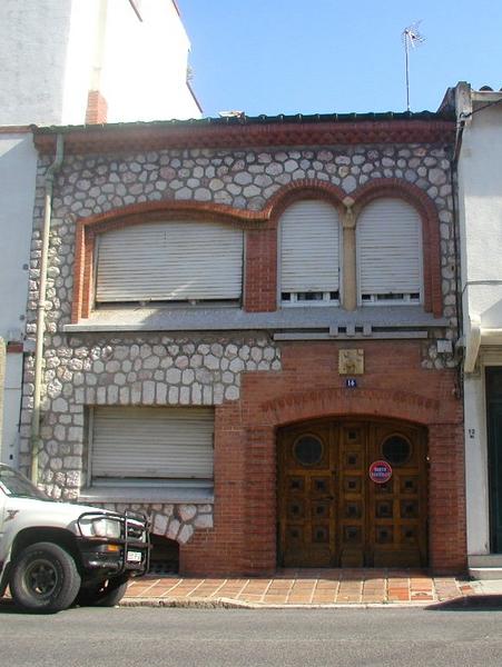 Maison 14 rue du Jardin-d'Enfants, construit par Férid Muchir en 1939, dans le quartier des Platanes au nord des Remparts Nord.