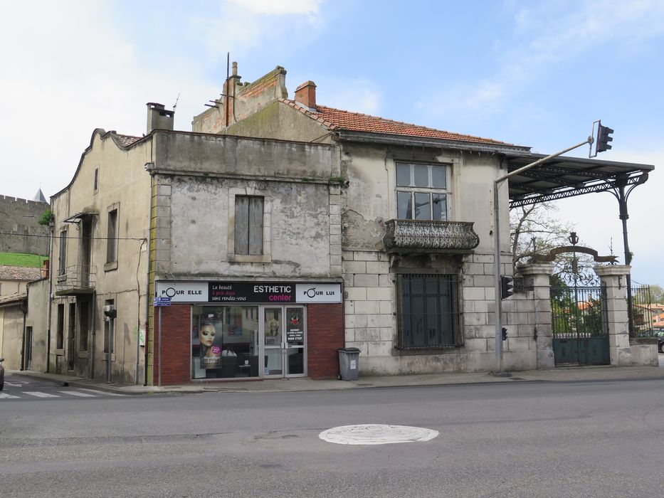 Entrée de l'ancien palais de la Micheline, lieu de prestige de la distillerie Michel Sabatier. 