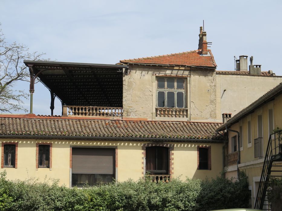 Façade sud, donnant sur l’ancienne propriété Sabatier, vue prise depuis la cour du 81 rue Trivalle.