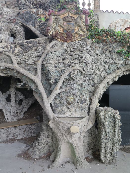 Rocaille. Fontaine recueillant l'eau qui s'écoulait depuis la partie supérieure de la rocaille.