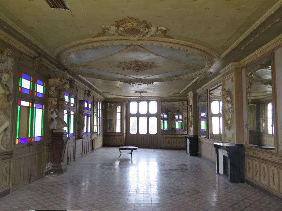 Salle des fêtes du 1er étage. Vue d'ensemble vers le nord.