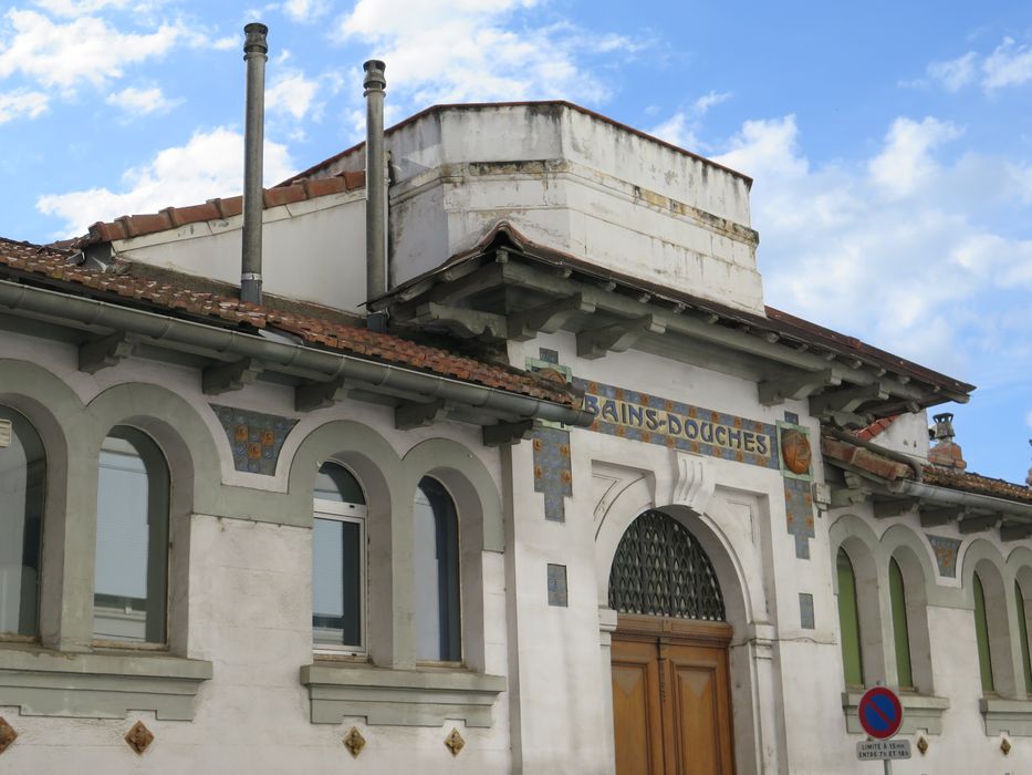 Pavillon central, couronné par un dôme à l'origine.