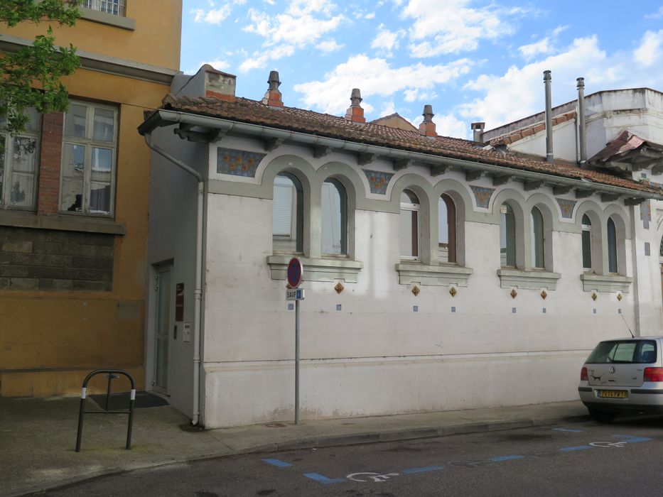 Façade rue de Lorraine. Jonction avec le groupe scolaire Jean Jaurès.