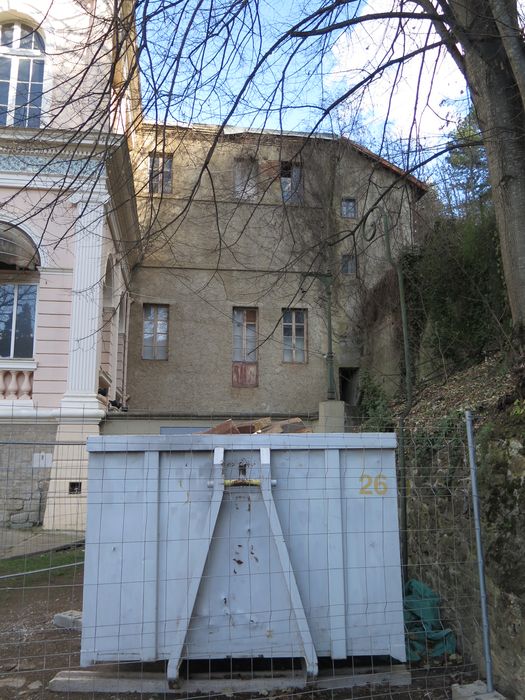 Façade ouest. Pavillon sud et partie arrière du bâtiment central.