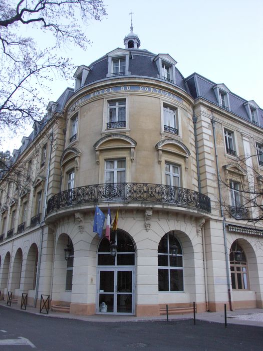 A côté du casino, s’élève l’hôtel du Portugal construit par Viggo Dorph Petersen.