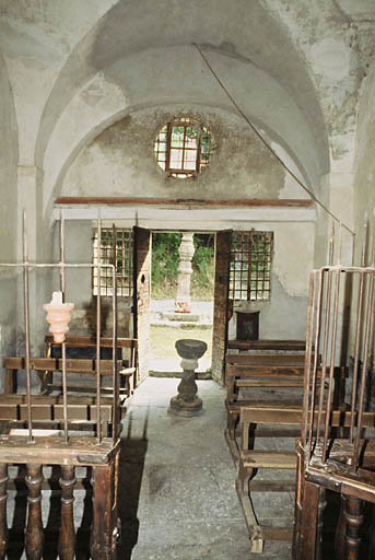 Vue depuis le choeur vers revers de façade.