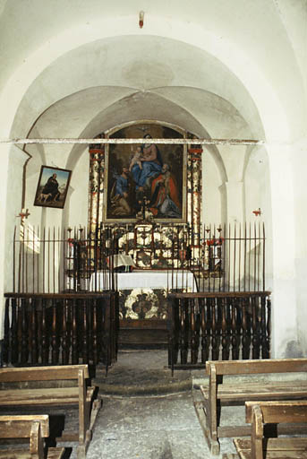 Vue depuis le revers de façade vers le choeur.