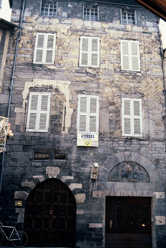 Façade sur rue.