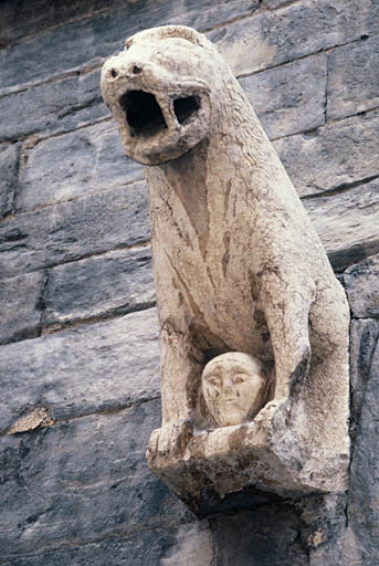 Façade sur rue, sculpture.