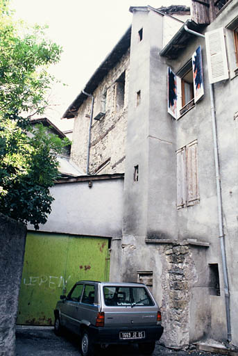 Façade nord, rue des Granges.