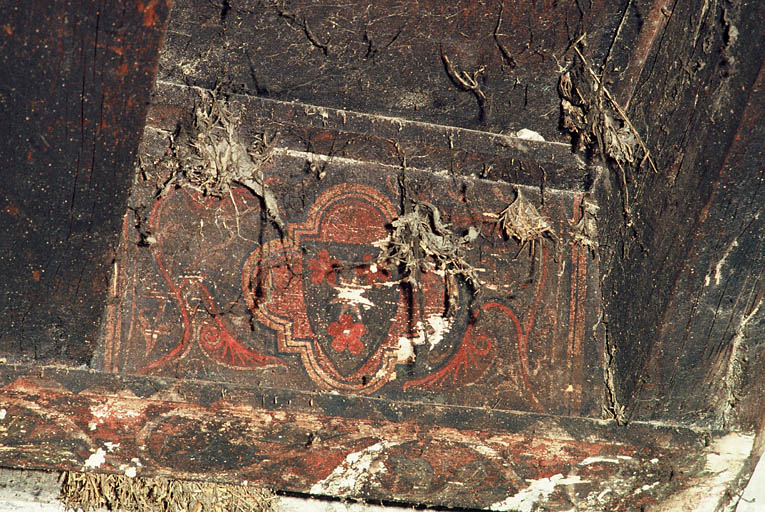 Salle du premier demi-étage, plafond à décor peint.