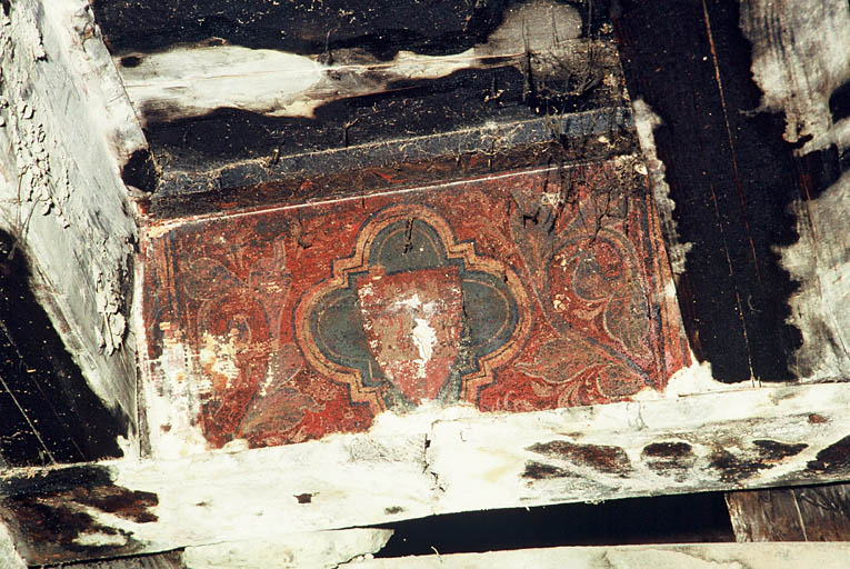 Salle du premier demi-étage, plafond à décor peint.