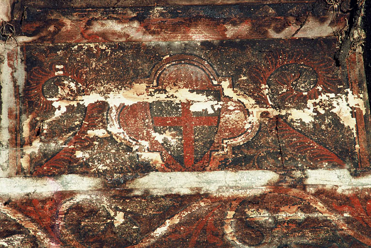 Salle du premier demi-étage, plafond à décor peint.