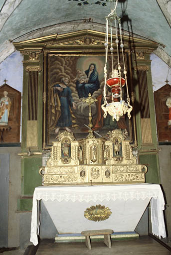 Maître-autel et retable.