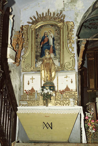 Nef, côté nord, autel de la Vierge et retable.