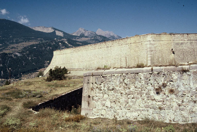 Front d'Embrun, demi-lune.