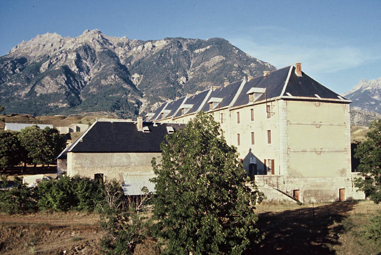 Caserne Binot, citerne est.