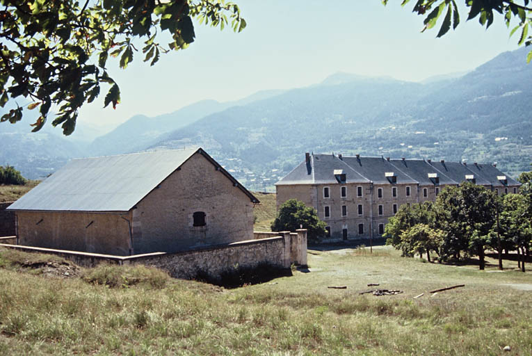 Poudrière est, caserne Binot.