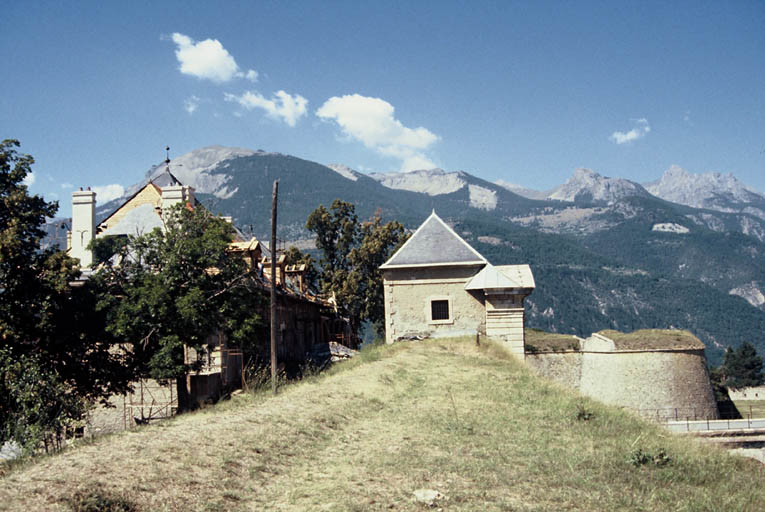 Pavillon de l'Horloge, porte de Briançon.