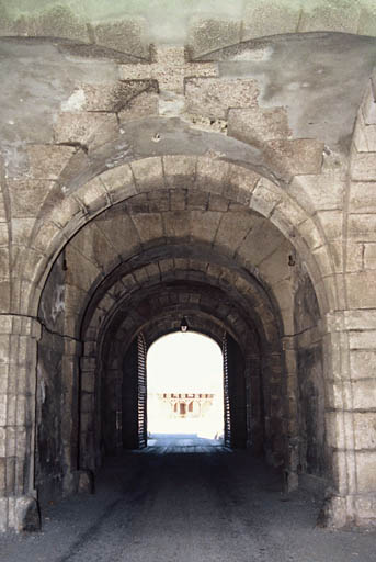 Porte de Briançon et pavillon de l'Horloge.