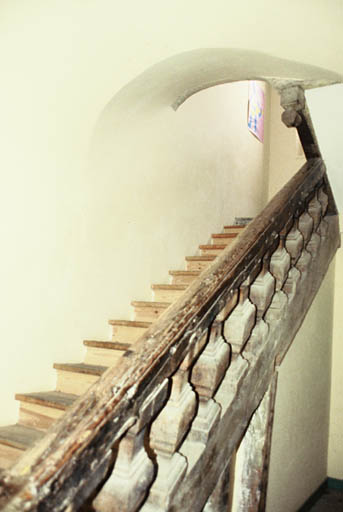 Pavillon des Officiers, intérieur escalier.