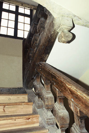 Pavillon des Officiers, intérieur escalier.