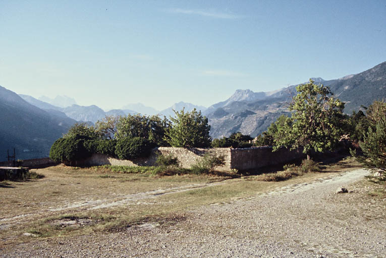 Maison détruite de l'ingénieur en chef et jardin.