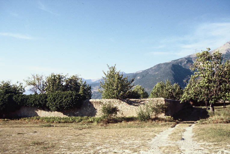 Maison détruite de l'ingénieur en chef et jardin.