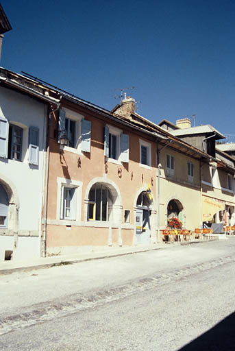 Village, poste.