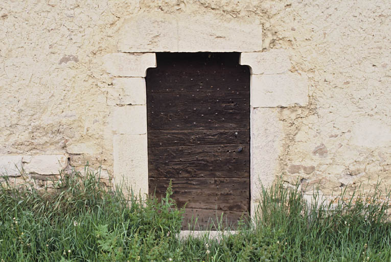 Façade occidentale, porte d'entrée.