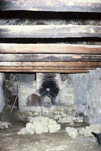 Intérieur du four, dans l'aile ouest de l'ancien prieuré.