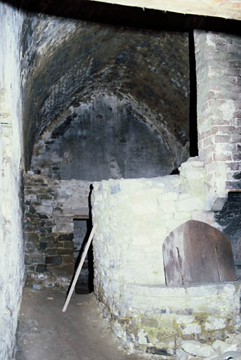 Intérieur du four, dans l'aile ouest de l'ancien prieuré.