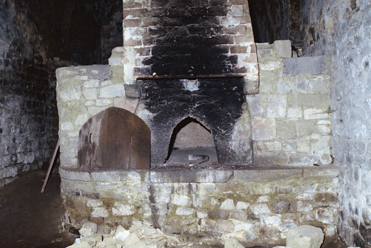 Intérieur du four, dans l'aile ouest de l'ancien prieuré.