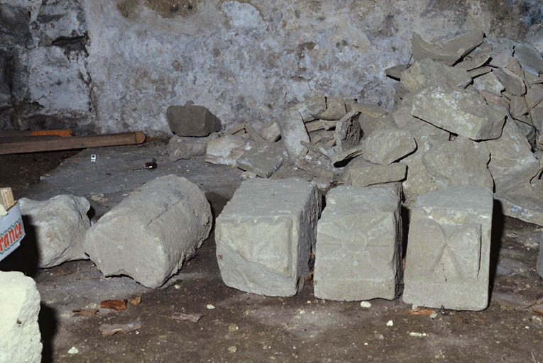 Intérieur du four, dans l'aile ouest de l'ancien prieuré, vestiges.