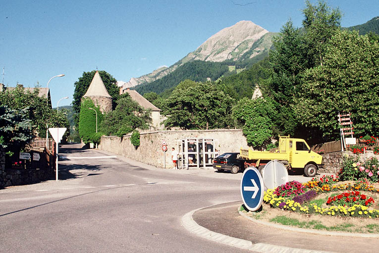 Vue d'ensemble depuis la rue.