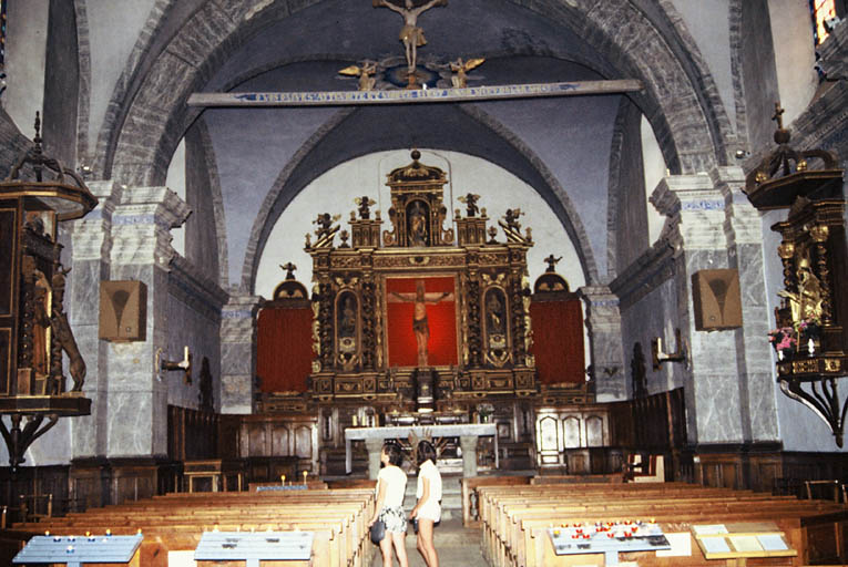 Nef, vue depuis le revers de façade vers le choeur.