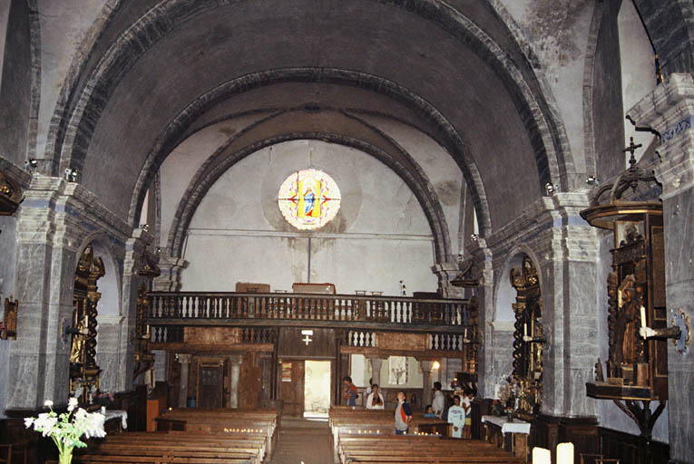 Nef, vue depuis le choeur vers le revers de façade.