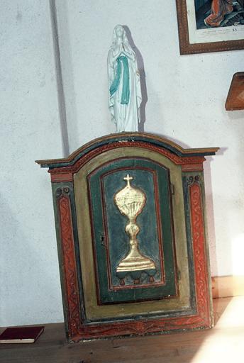 Choeur, tabernacle en bois peint doré.