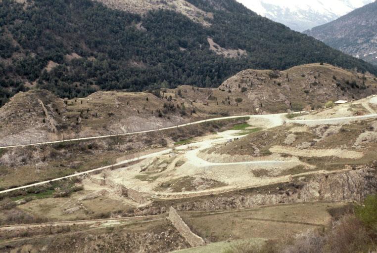 Vue depuis la R. N. 94 au nord de l'Argentière.