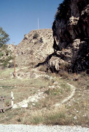 Vue depuis la R. N. 94, départ du chemin caladé.