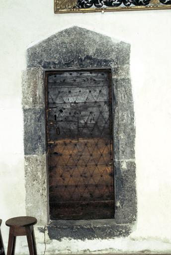 Choeur, mur nord, porte de la sacristie.