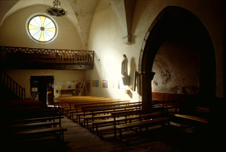 Nef vue du choeur.