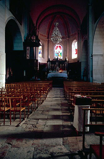 Nef et choeur vus du fond.