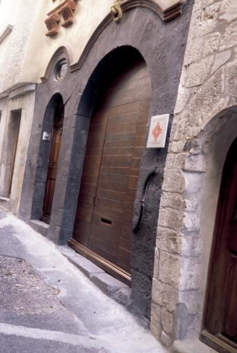 Restauration de la façade, rez-de-chaussée.