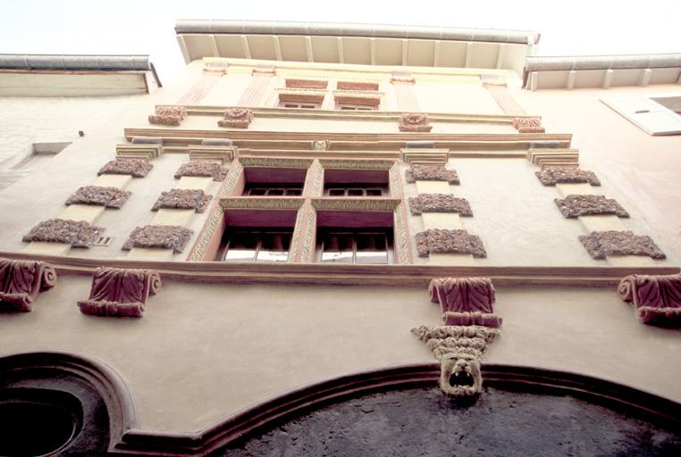 Restauration de la façade, vue générale.